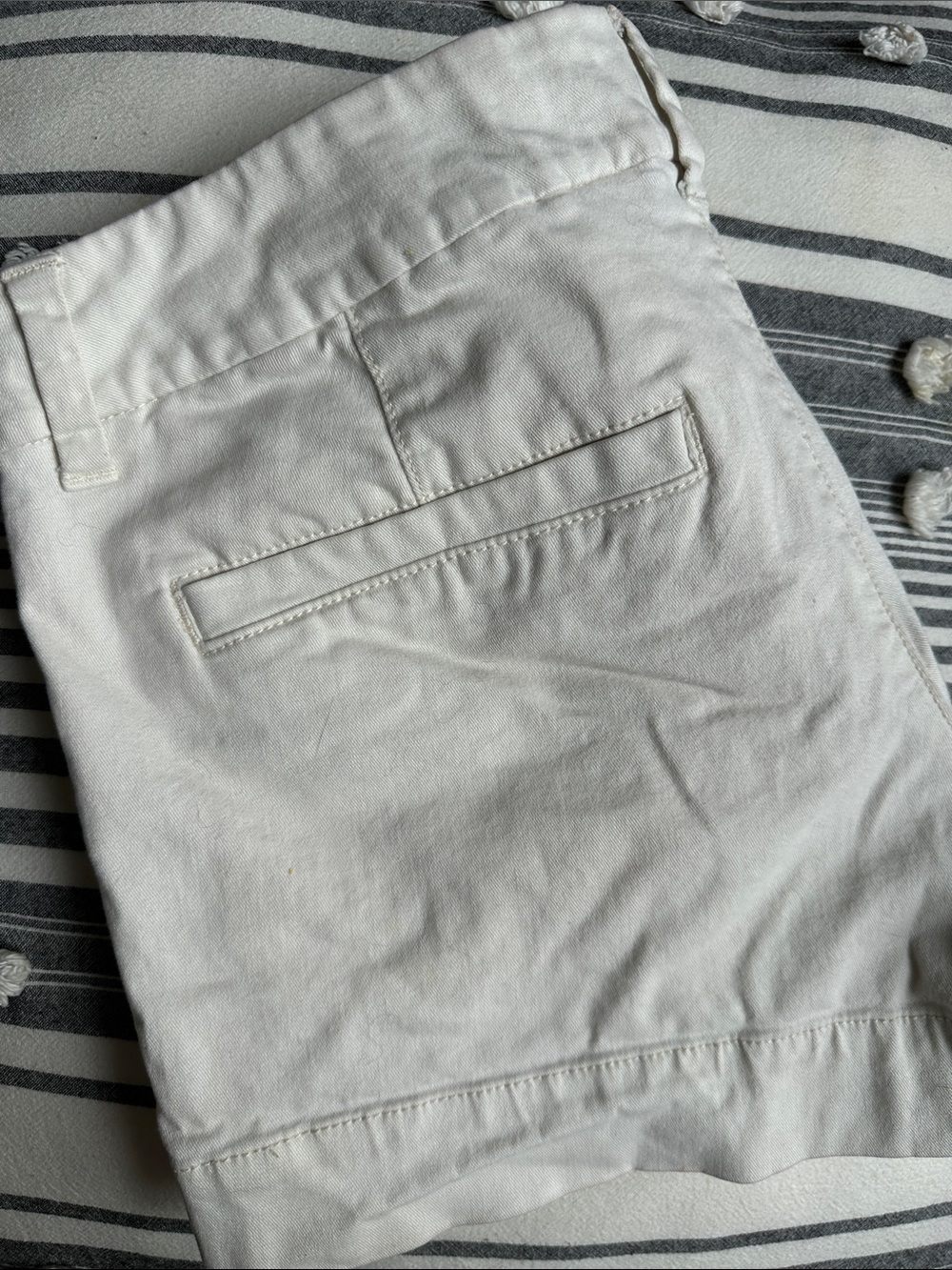 American Eagle Outfitters Cream Women's Stretch Chino Shorts